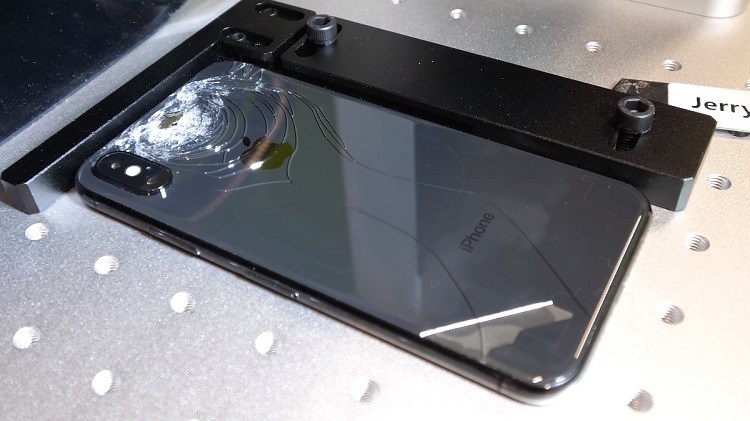 Servicio de reparacion de cristal trasero de iPhone - IFENO